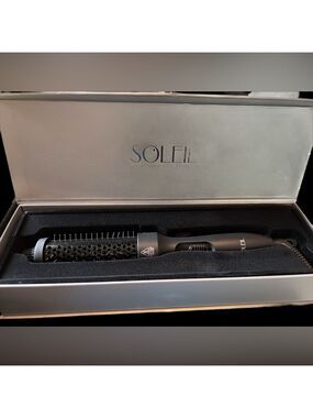NIB Soleil Professional Thermal Brush 1 1/2” in Black